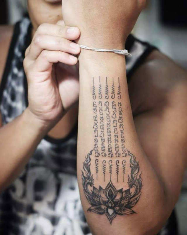 sak yant tattoo - warp tattoo chiang mai