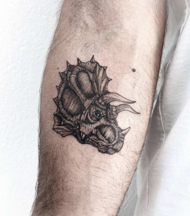 Black Work Tattoo - Warp Tattoo Shop Chiang Mai