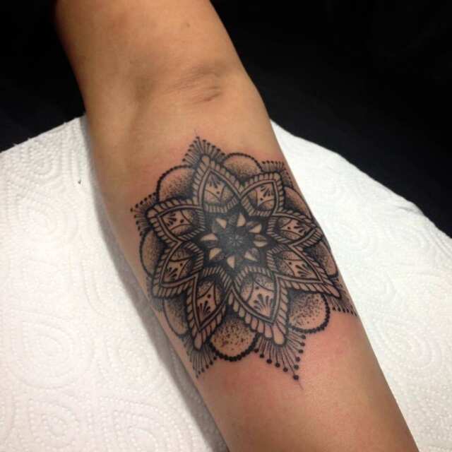 Mandala Unalom Tattoo - Warp Tattoo Shop Chiang Mai